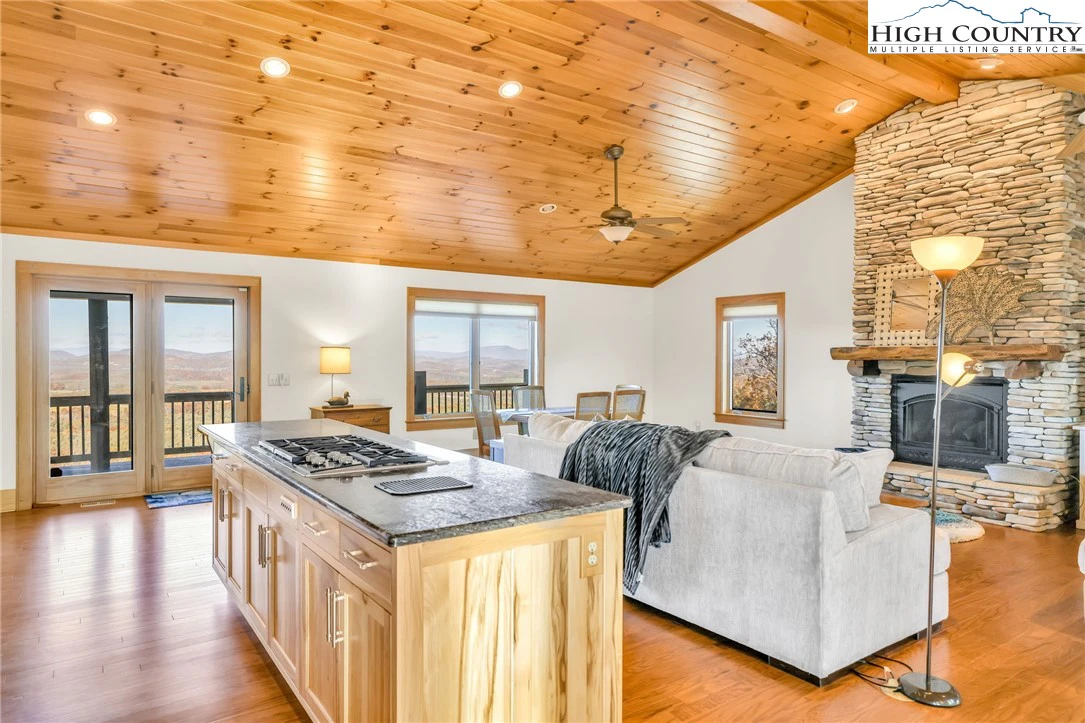 Image number 2 for the current listing