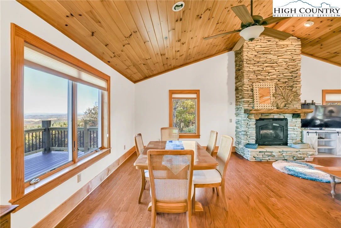 Image number 19 for the current listing
