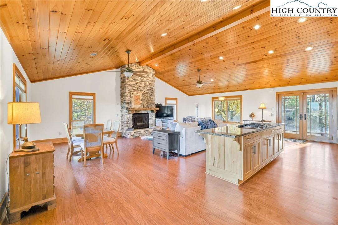 Image number 20 for the current listing