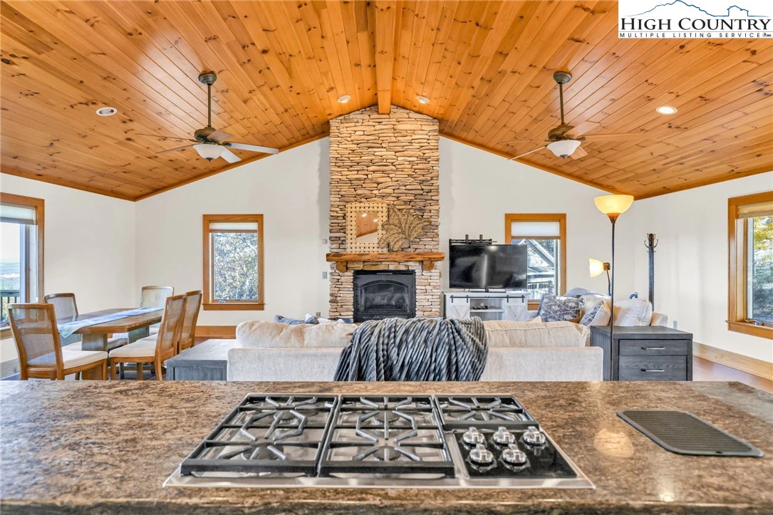 Image number 21 for the current listing