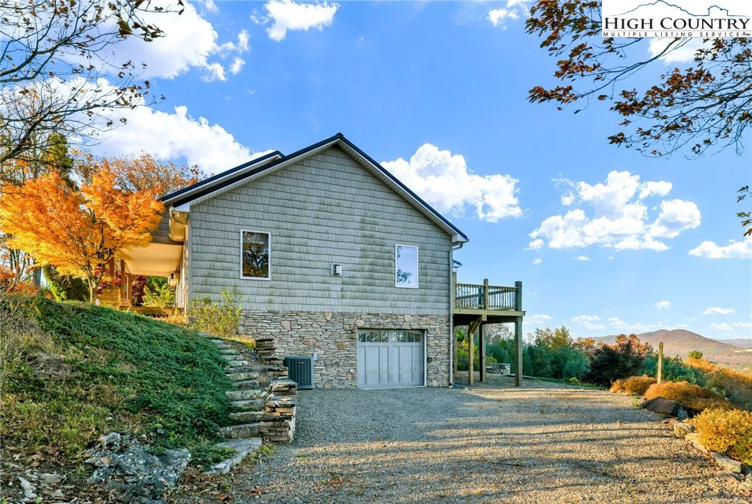 Image number 27 for the current listing