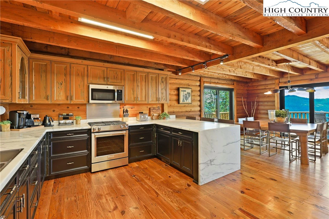 Image number 29 for the current listing