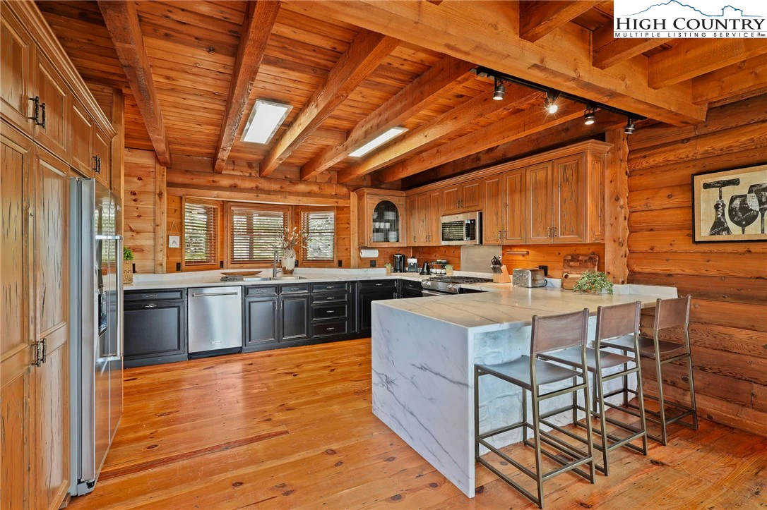 Image number 22 for the current listing