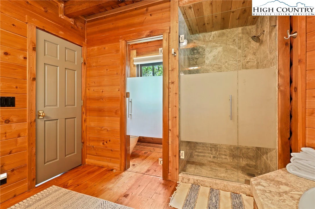 Image number 9 for the current listing