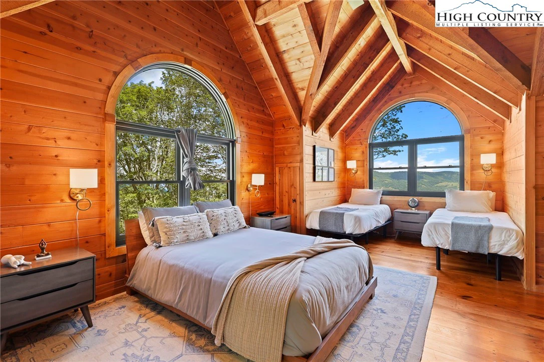 Image number 18 for the current listing