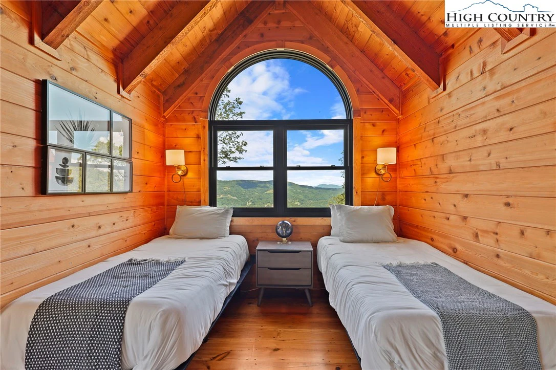 Image number 5 for the current listing