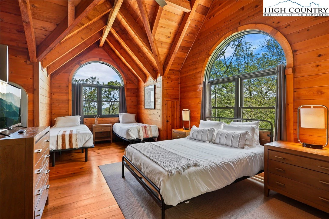 Image number 4 for the current listing