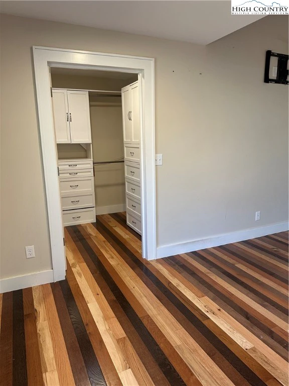 Image number 5 for the current listing