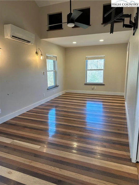 Image number 3 for the current listing
