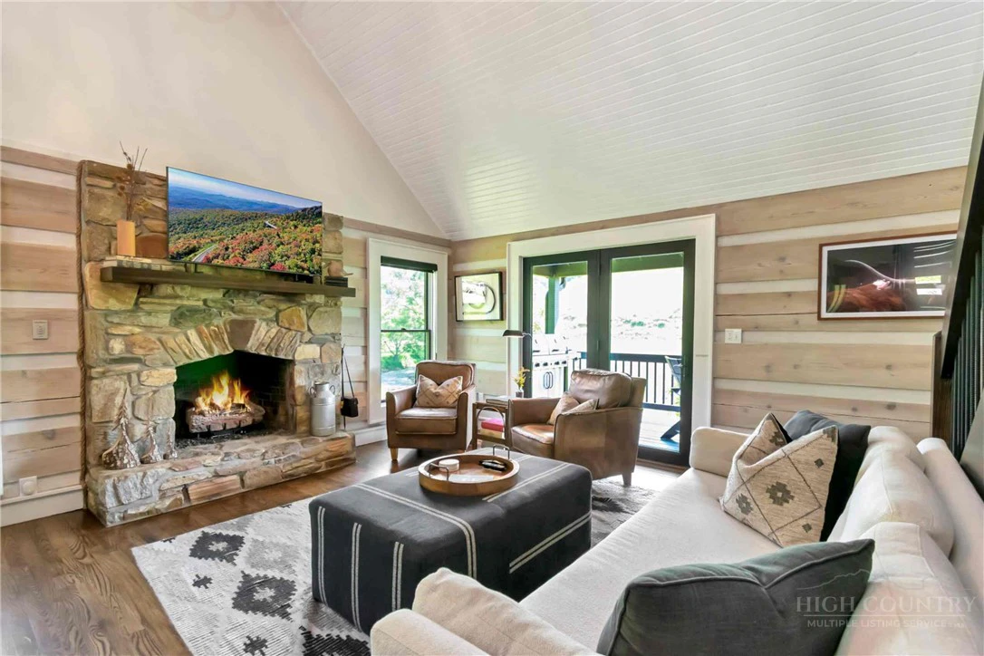Image number 10 for the current listing
