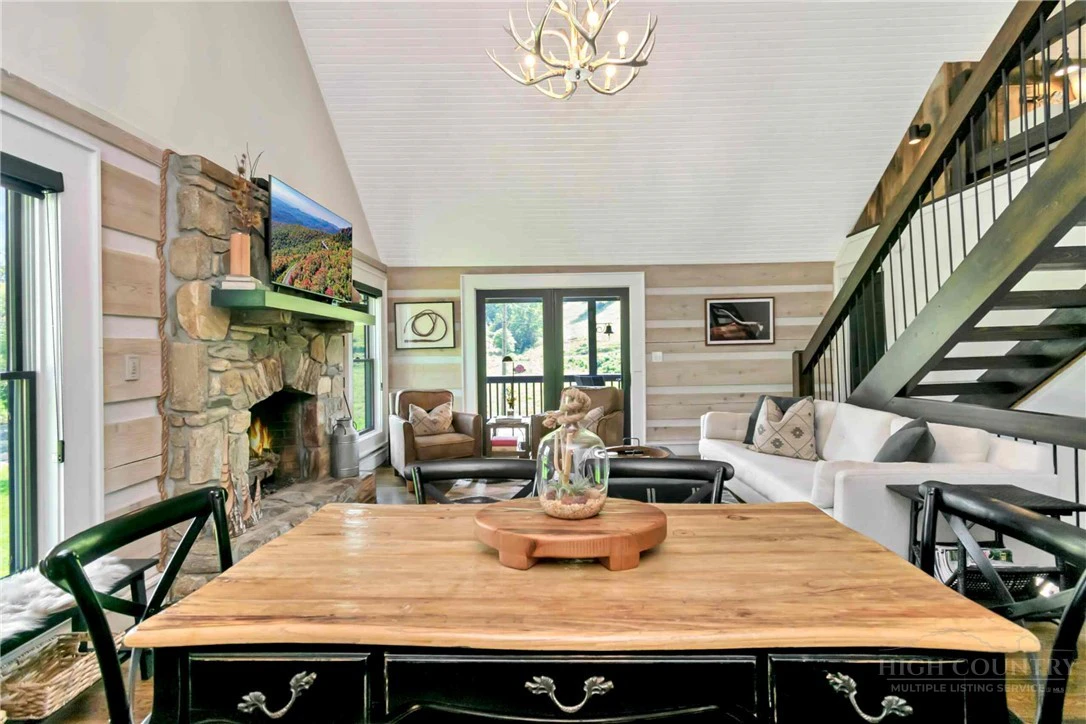 Image number 16 for the current listing