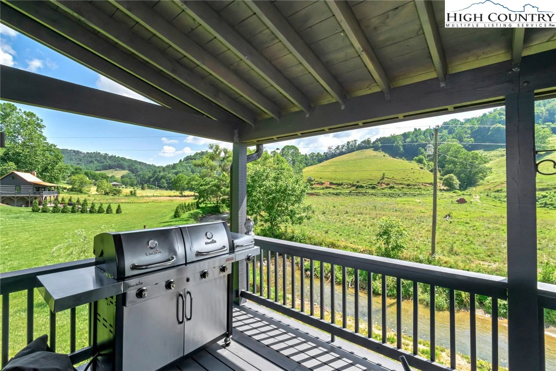 Image number 14 for the current listing