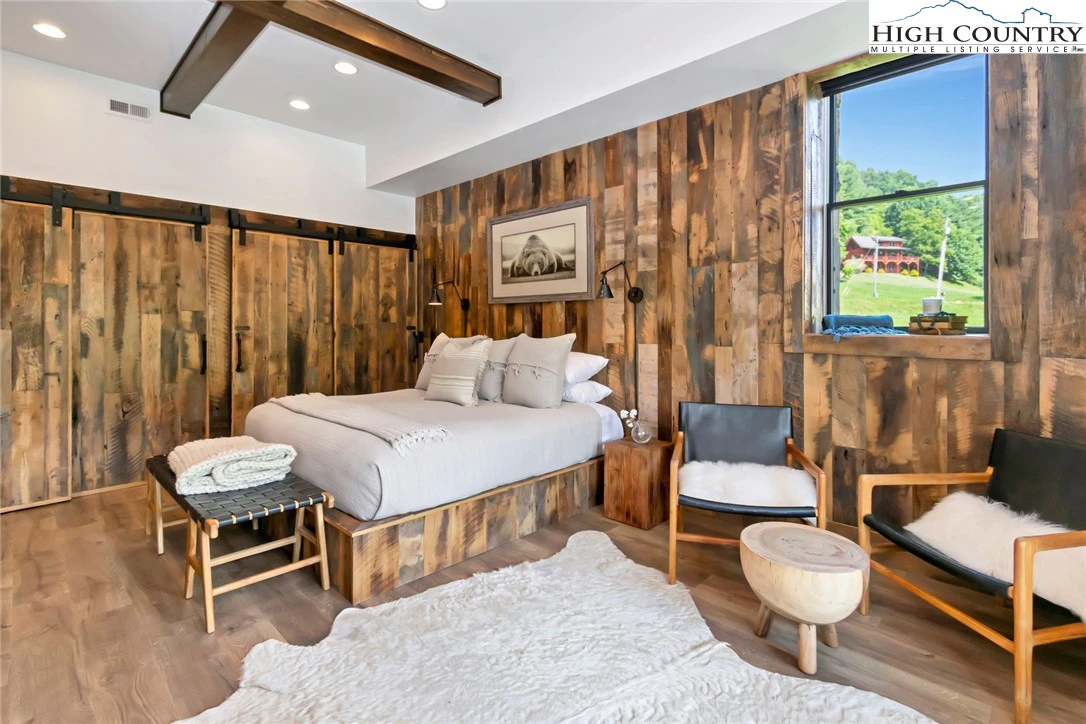 Image number 5 for the current listing
