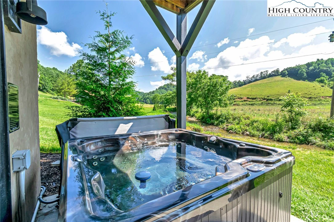 Image number 2 for the current listing