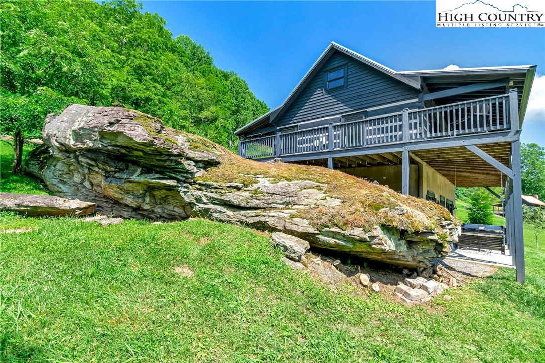 Image number 15 for the current listing