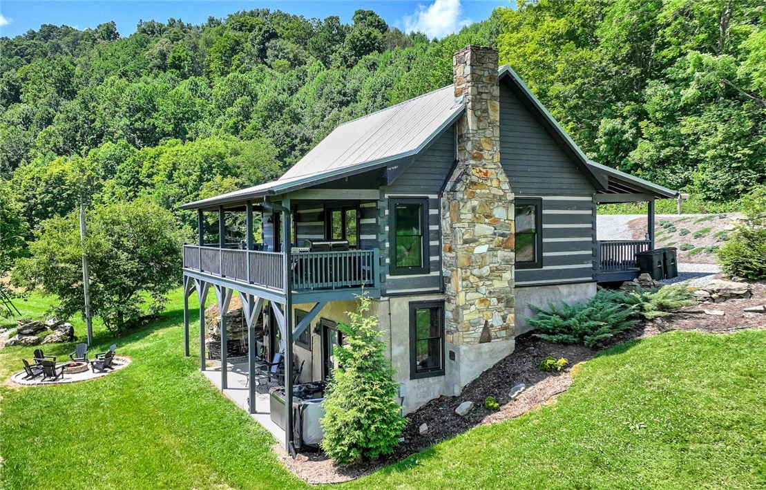 Image number 1 for the current listing