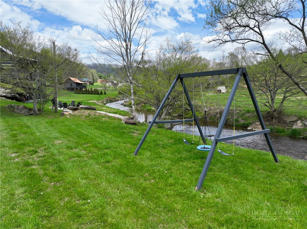 Image number 20 for the current listing