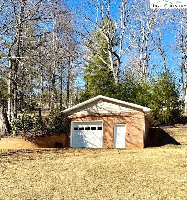 Image number 13 for the current listing