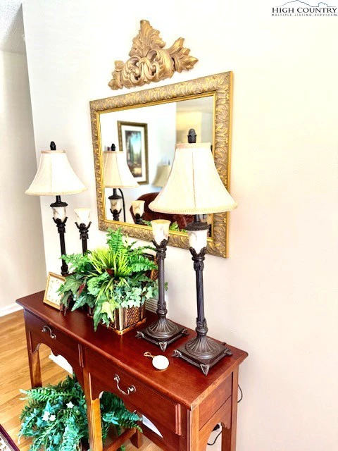 Image number 16 for the current listing