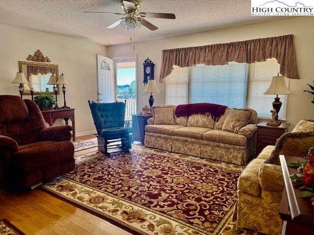 Image number 7 for the current listing
