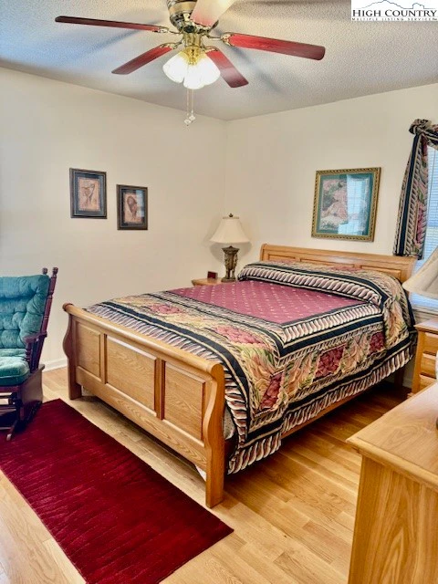 Image number 3 for the current listing