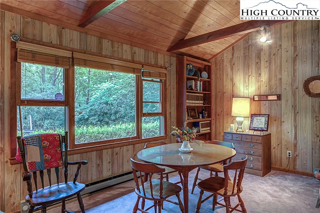 Image number 14 for the current listing