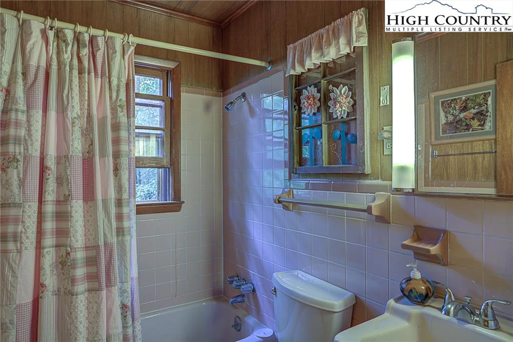 Image number 11 for the current listing