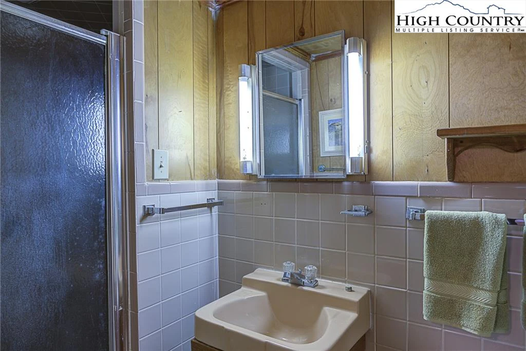 Image number 10 for the current listing