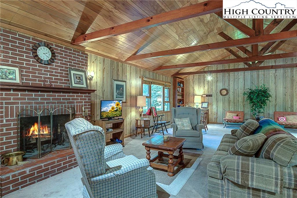 Image number 19 for the current listing