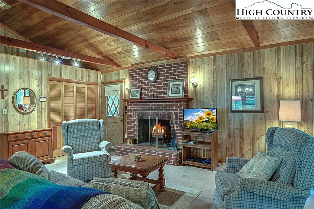 Image number 18 for the current listing