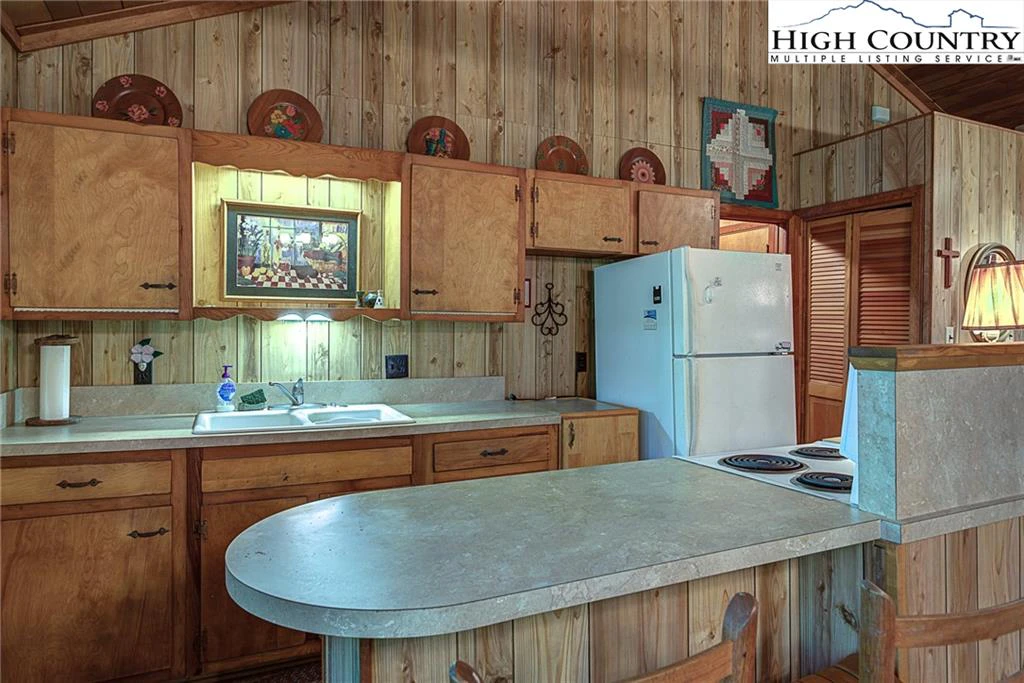 Image number 17 for the current listing