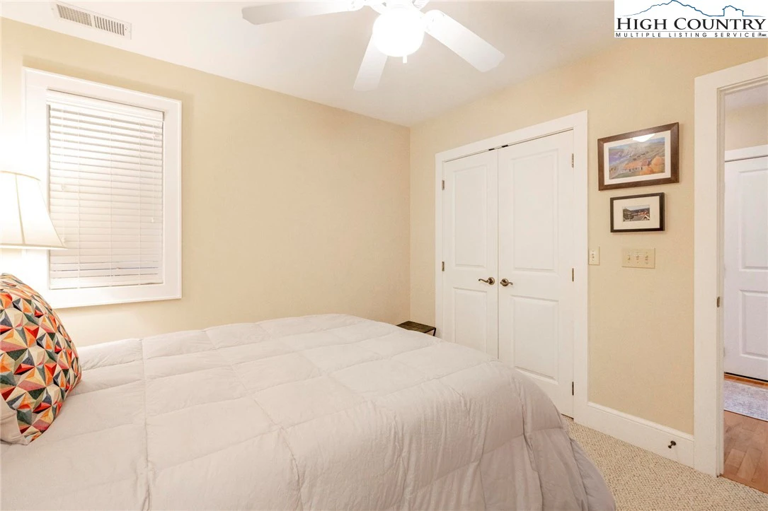 Image number 15 for the current listing