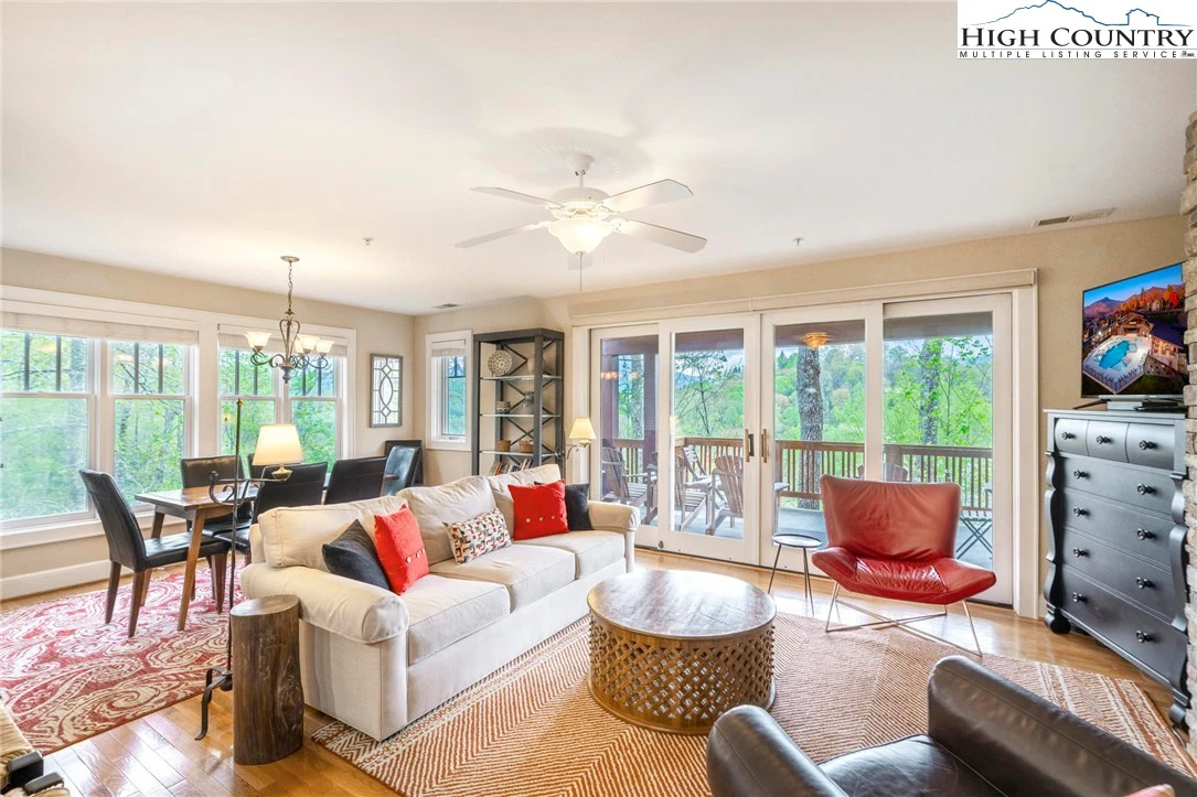 Image number 14 for the current listing