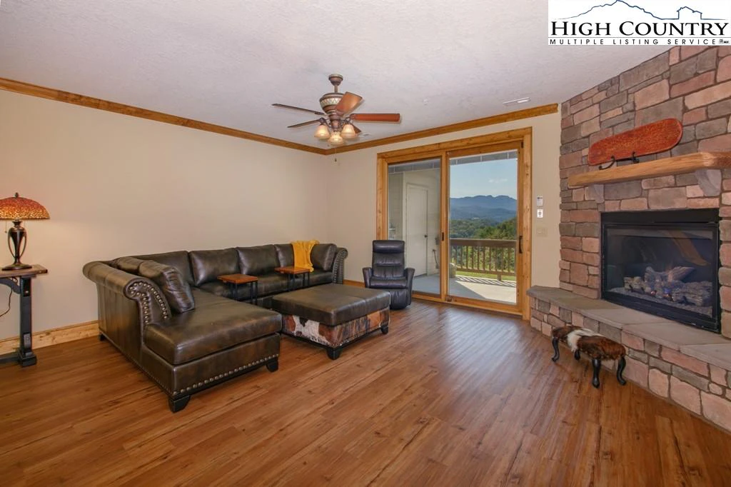Image number 2 for the current listing
