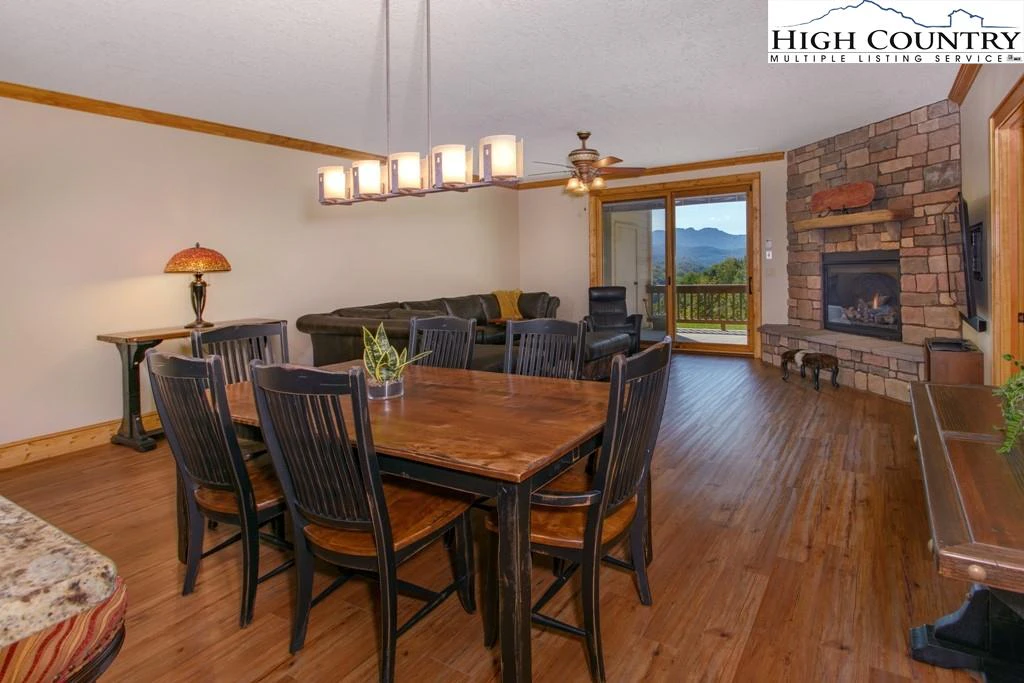 Image number 13 for the current listing