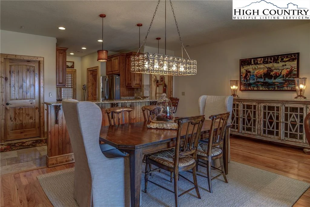 Image number 21 for the current listing