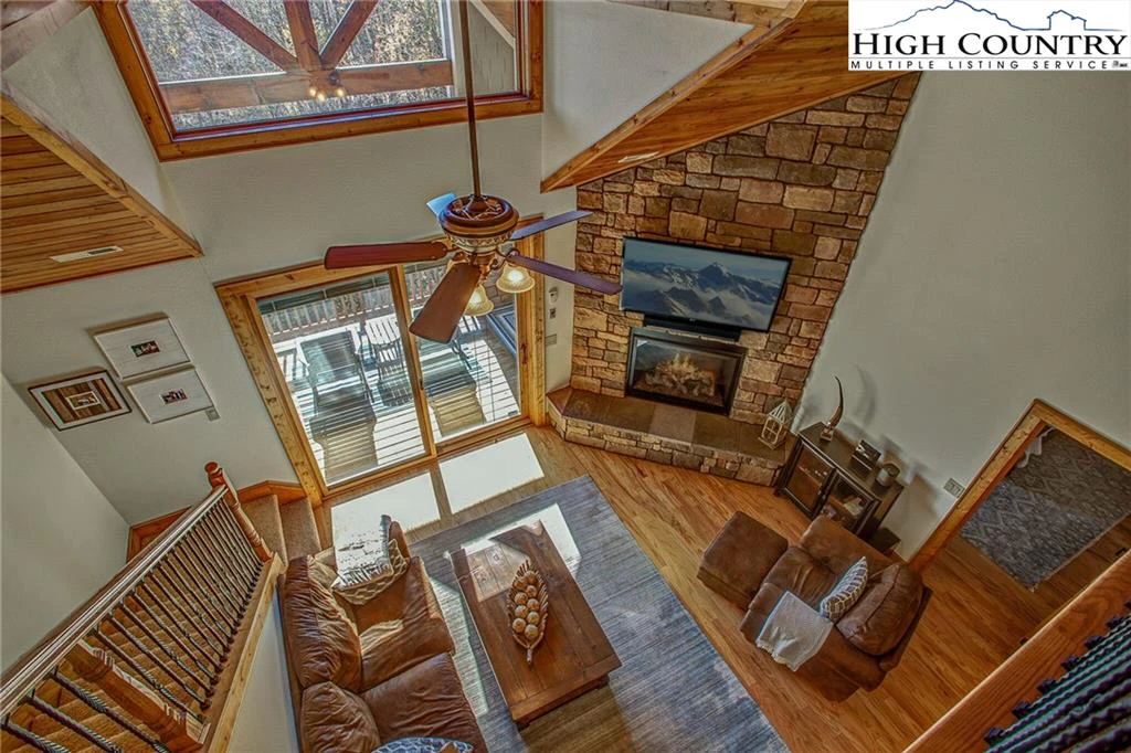 Image number 4 for the current listing
