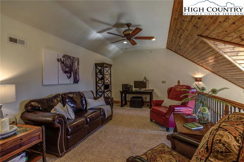 Image number 7 for the current listing