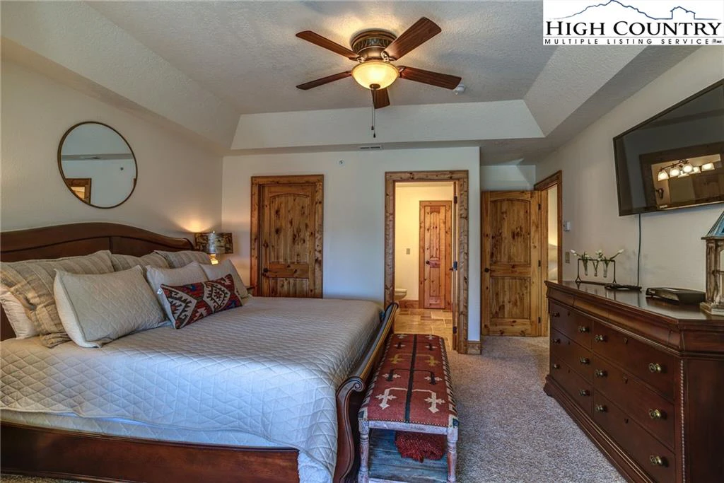 Image number 8 for the current listing