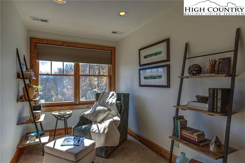 Image number 9 for the current listing