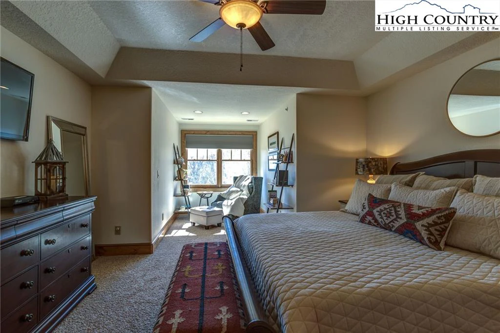 Image number 2 for the current listing