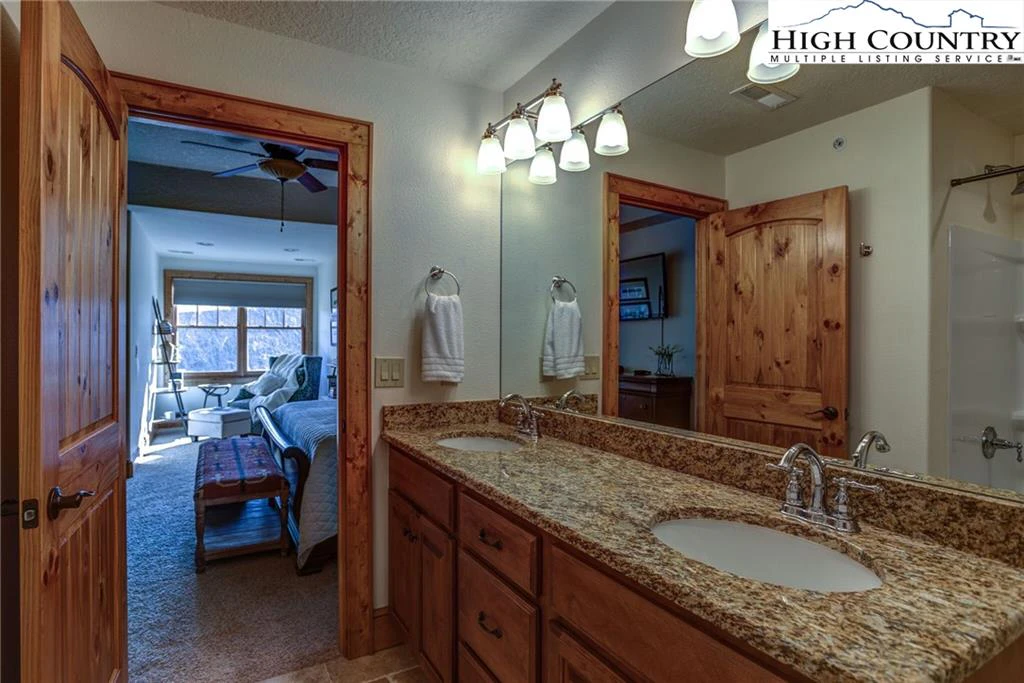 Image number 12 for the current listing