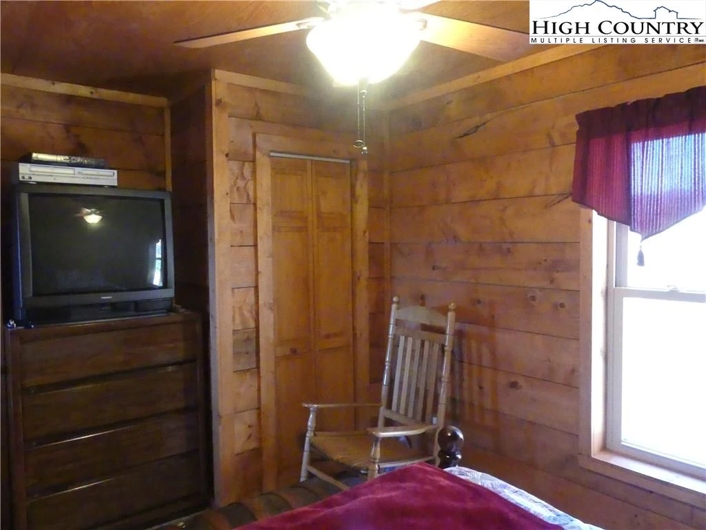 Image number 2 for the current listing