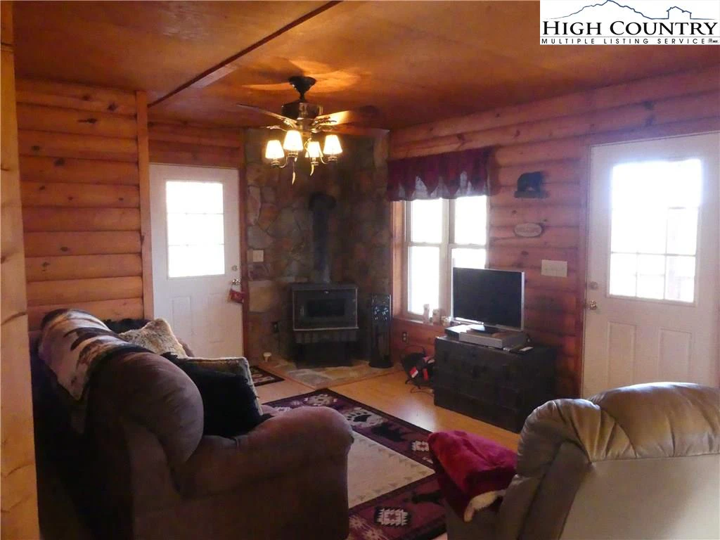 Image number 9 for the current listing