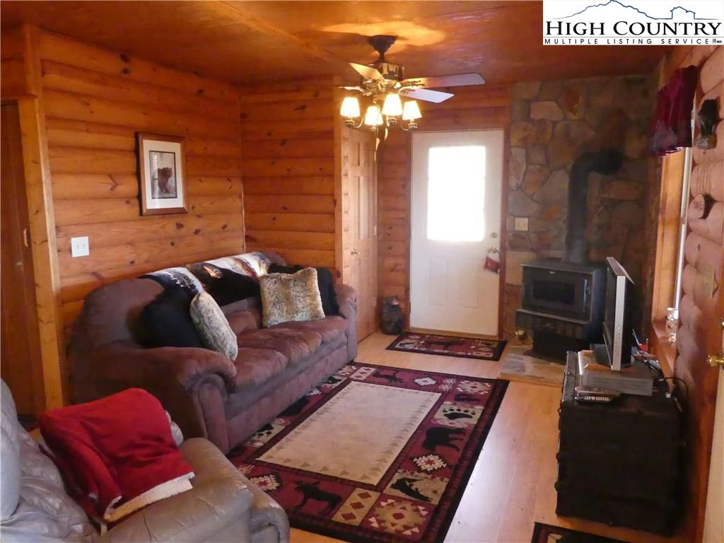 Image number 8 for the current listing