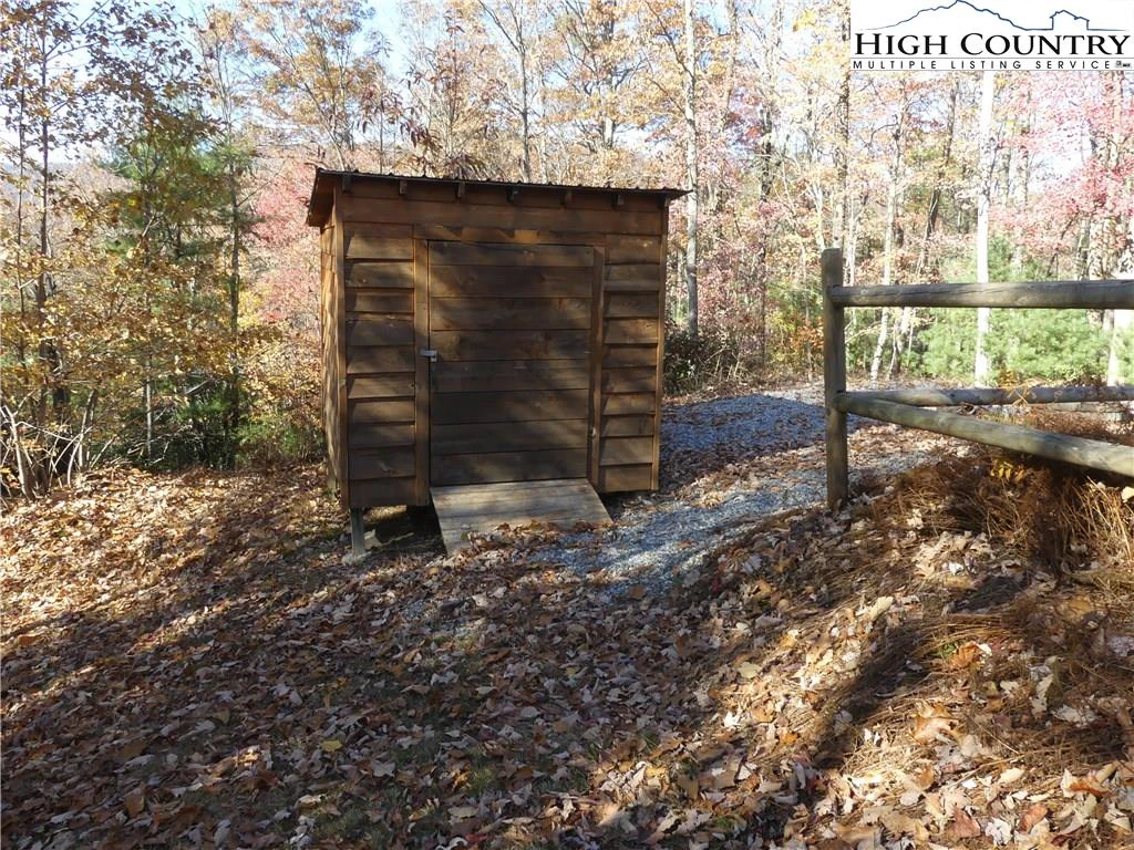 Image number 14 for the current listing