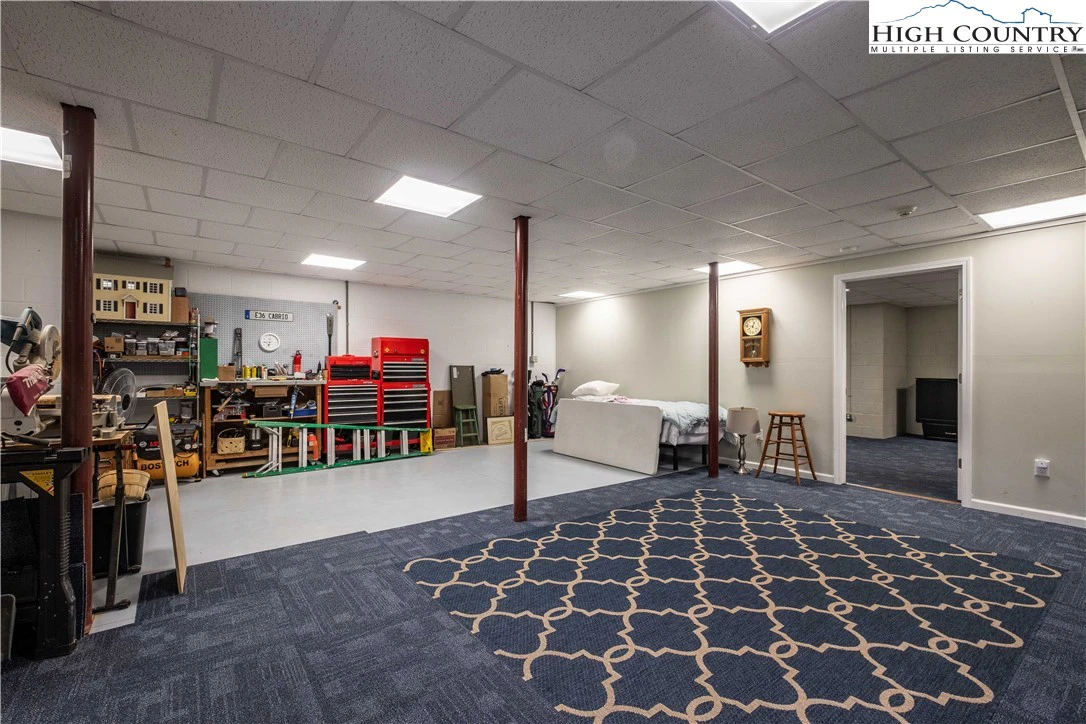 Image number 9 for the current listing