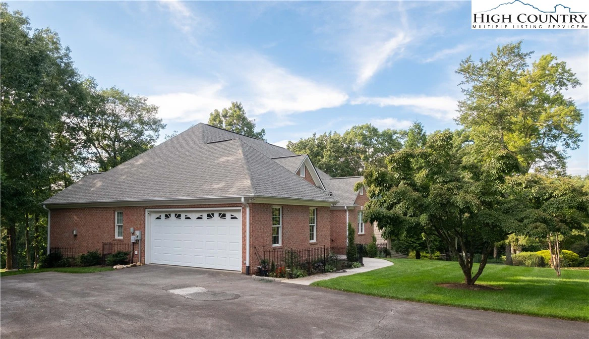 Image number 13 for the current listing