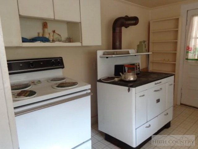 Image number 2 for the current listing