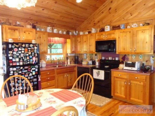 Image number 9 for the current listing
